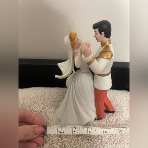 Vintage 1996 Disney Cinderella w/prince figurine